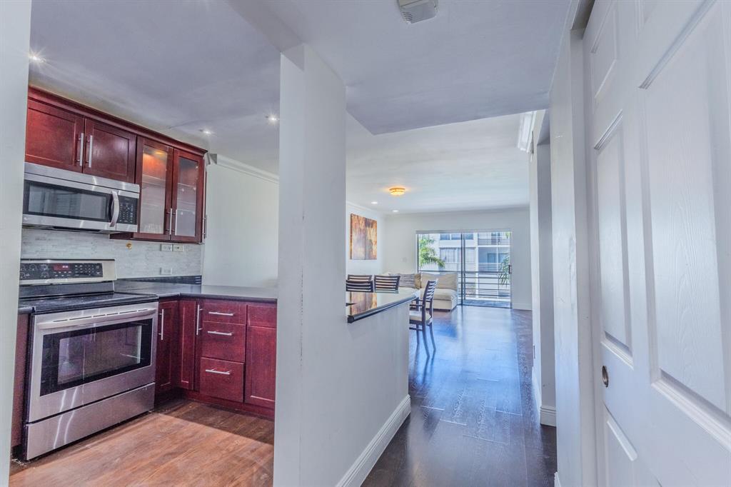 Foto principal - 3000 Sunrise Lakes Dr E