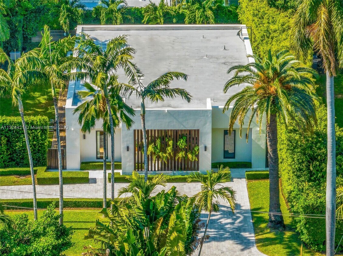 Primary Photo - 2300 Lake Ave