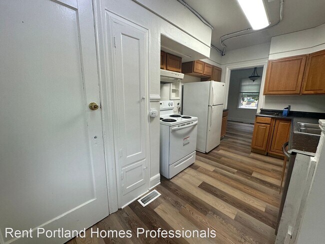 Building Photo - 3 br, 1.5 bath House - 1525 N Rosa Parks Way