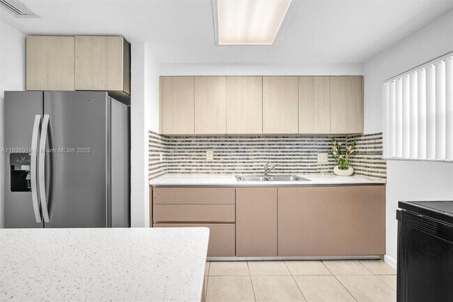Foto del edificio - 1050 NE 156th St