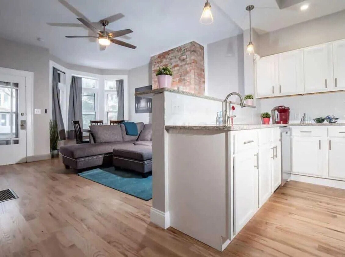 Foto principal - 1235 Highland St
