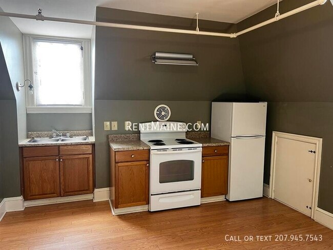 Building Photo - 145 Union St