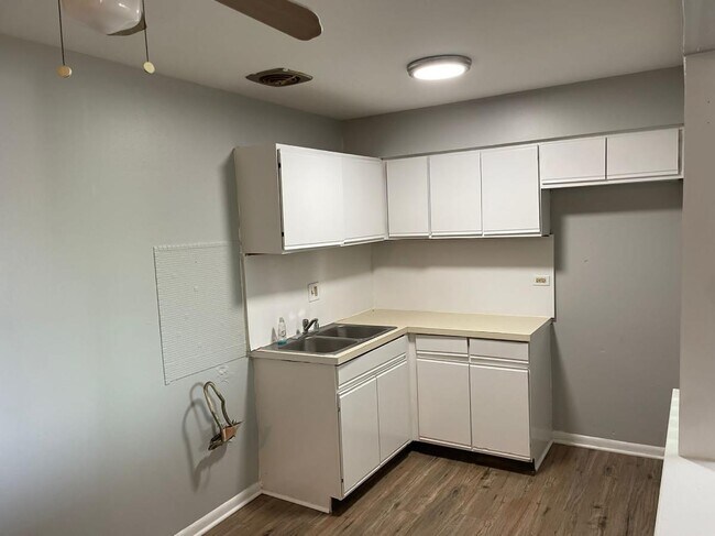 Foto del edificio - 6545 W 111th St