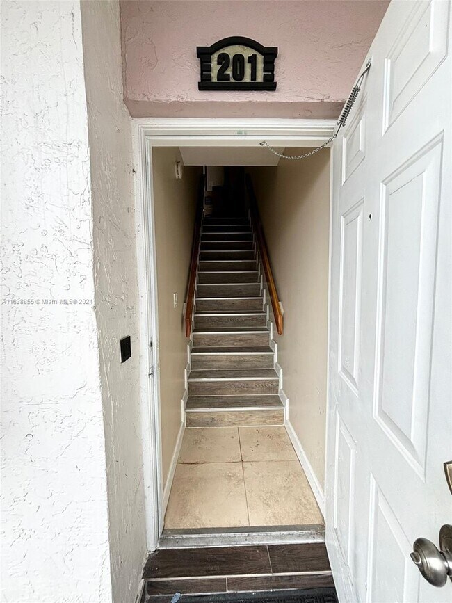 Building Photo - 800 SW 104th Ct