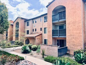 Building Photo - 7120 Shoreline Dr