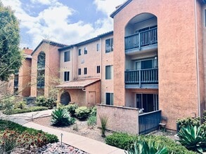 Building Photo - 7120 Shoreline Dr