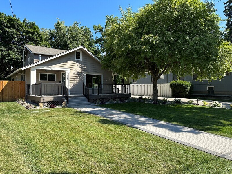 Primary Photo - 732 Valencia St