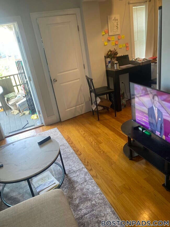 Foto del edificio - 127 Shirley St