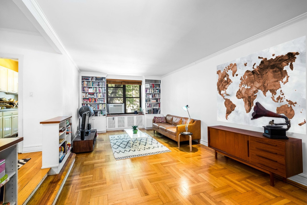 Primary Photo - 230 Park Pl