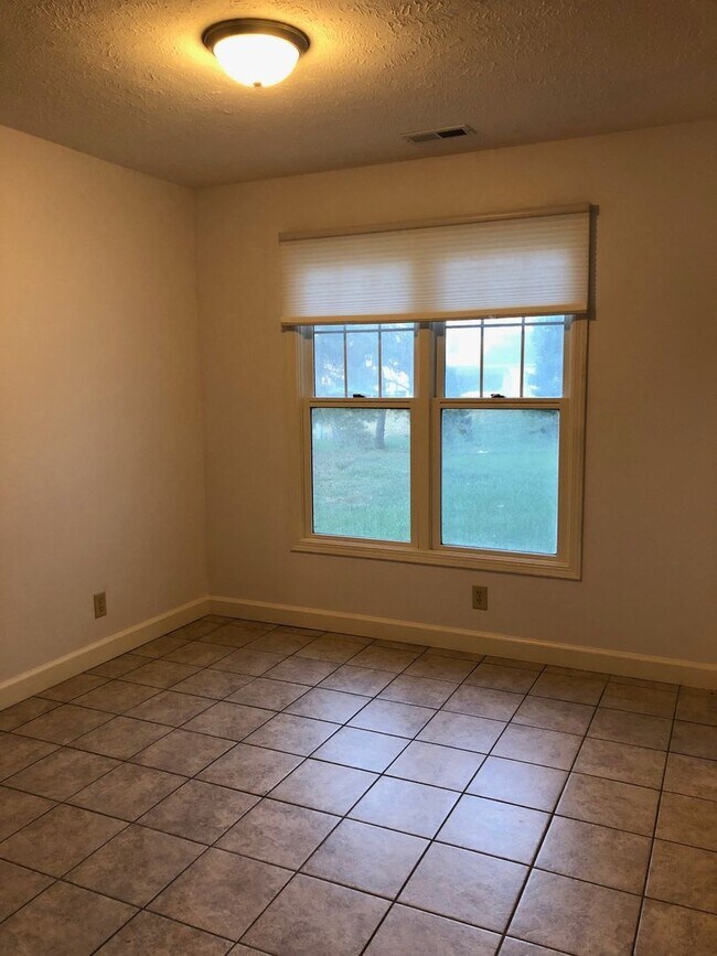 Foto del edificio - 3 Bedroom 2 Bath Townhome Available Now!