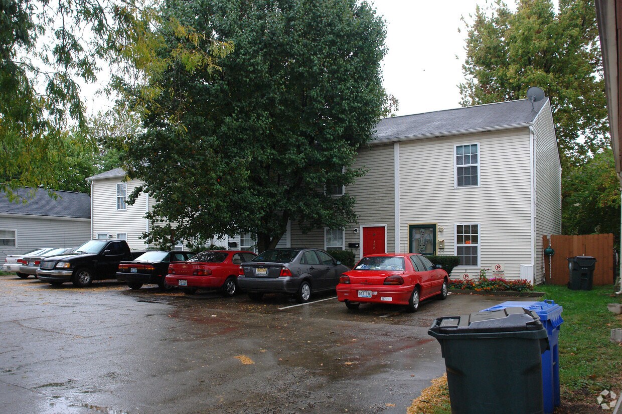 Primary Photo - Montmullin Street Townhouses