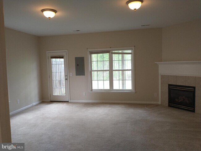 Building Photo - 35156 Sara Ct