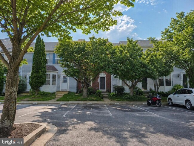 Foto del edificio - 3315 Hollow Ct