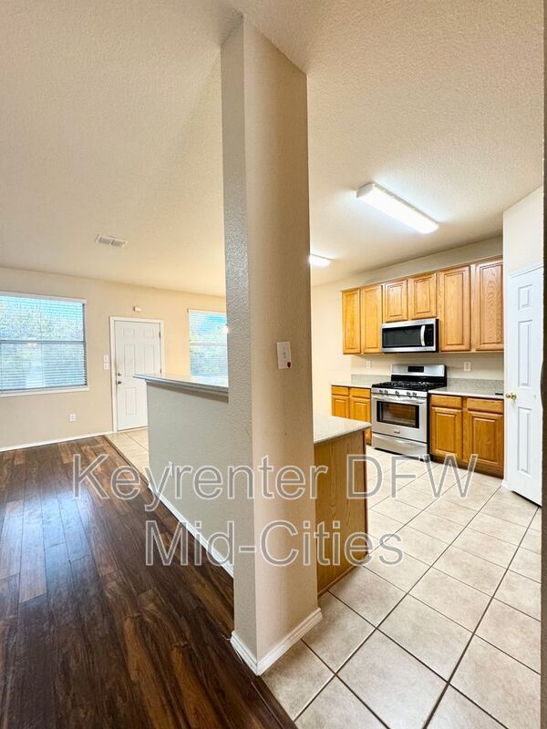 Foto del edificio - 1145 Timberlake Ln