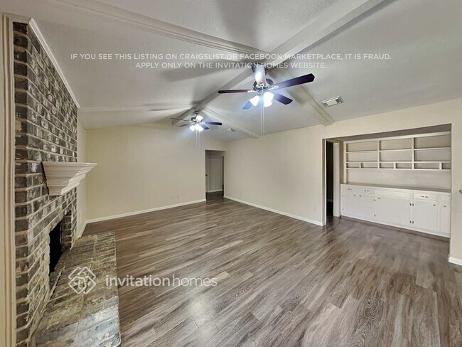 Foto del edificio - 2239 Middle Creek Dr