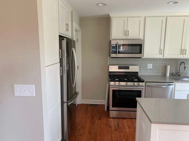 Kitchen - 1645 Wyandotte Rd