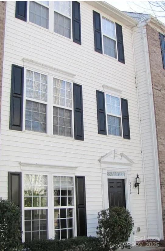Building Photo - 15610 King Louis Ct