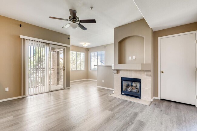 Foto del edificio - Southwest Condo in a Gated Community