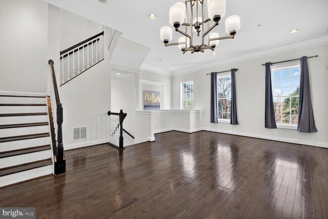 Building Photo - 593 Cedar Ave