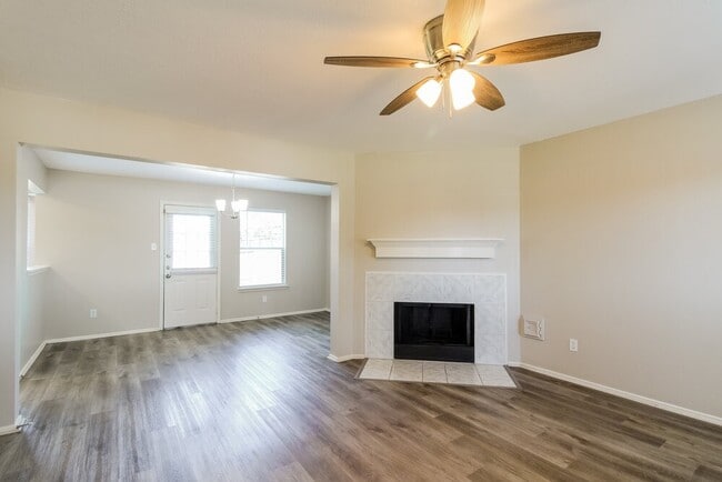 Foto del edificio - 11802 Alex Ln