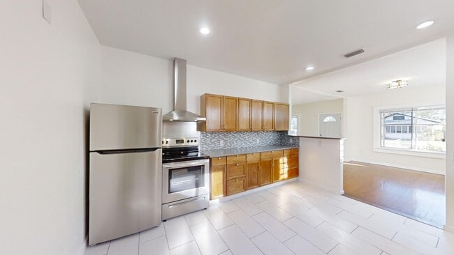 Building Photo - 3/2 Charming 1920s Bungalow