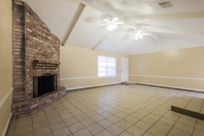 Building Photo - 23127 Briarcreek Blvd