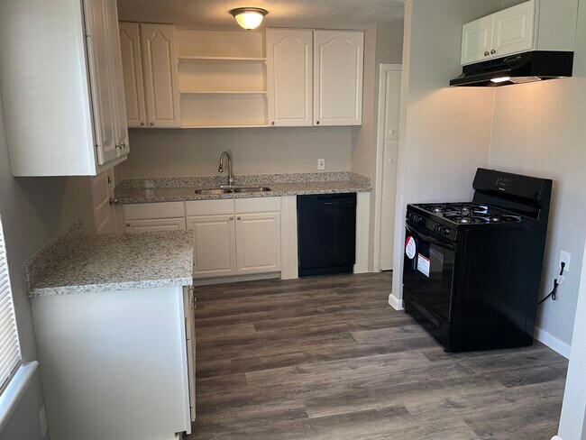 Kitcken - 3515 Meadowlake Rd