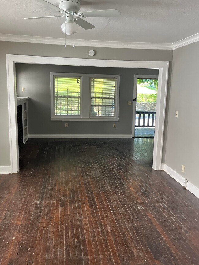 Building Photo - 4242 Flora Ave