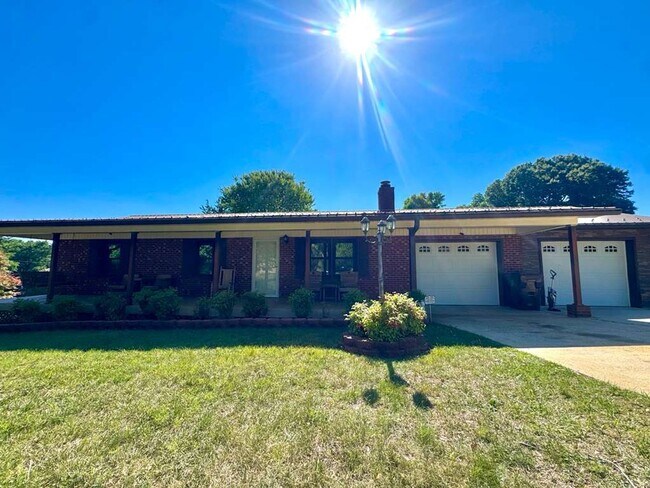 Foto del edificio - 4221 Valley Cir