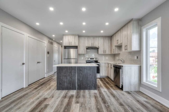 Building Photo - 53 Rockcliffe Blvd