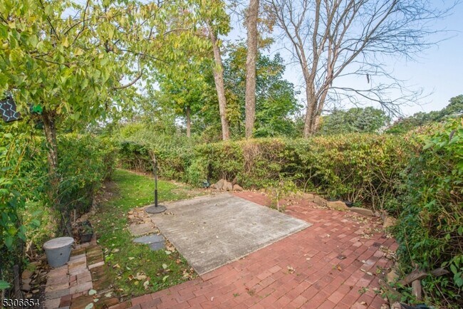 Building Photo - 43 Pine Brook Rd