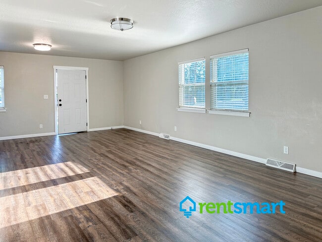 Building Photo - 2003 S 4th St W