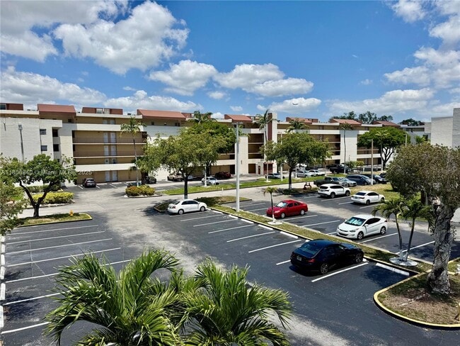 Building Photo - 8810 Fontainebleau Blvd