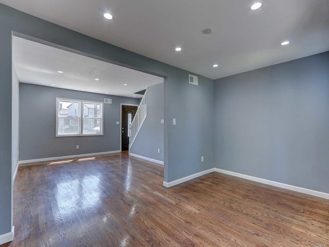 Building Photo - 1707 Bellmore Ave