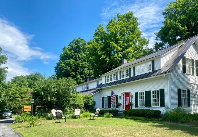 Vistas frontales/de calle - 80 College St