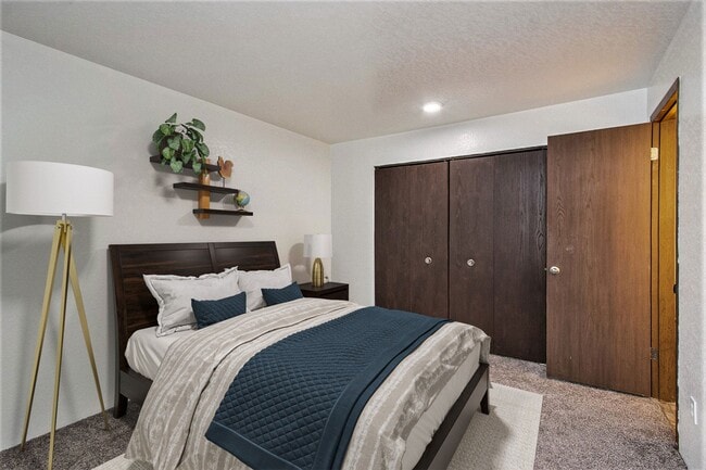 Building Photo - The View Apartments and Townhomes