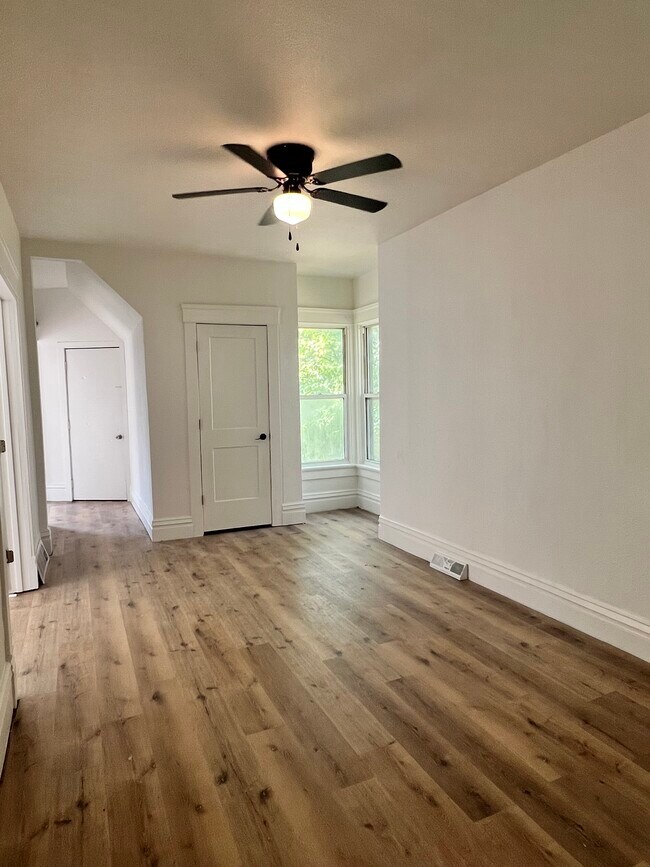 Sala de estar - 439 S Parker Dr
