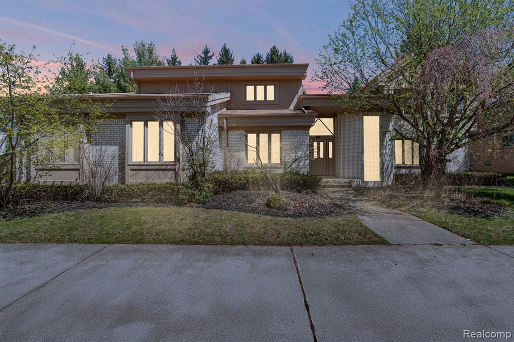 Foto principal - 6739 Arlington Dr