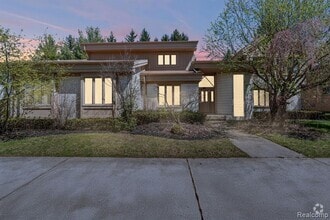 Building Photo - 6739 Arlington Dr