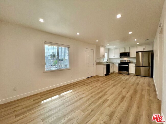 Foto del edificio - 1325 Normandie Ave