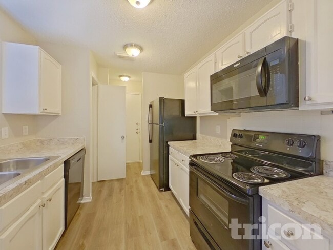 Building Photo - 5620 Oregon Trail Ct