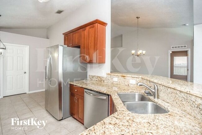 Building Photo - 12612 Lake Vista Dr