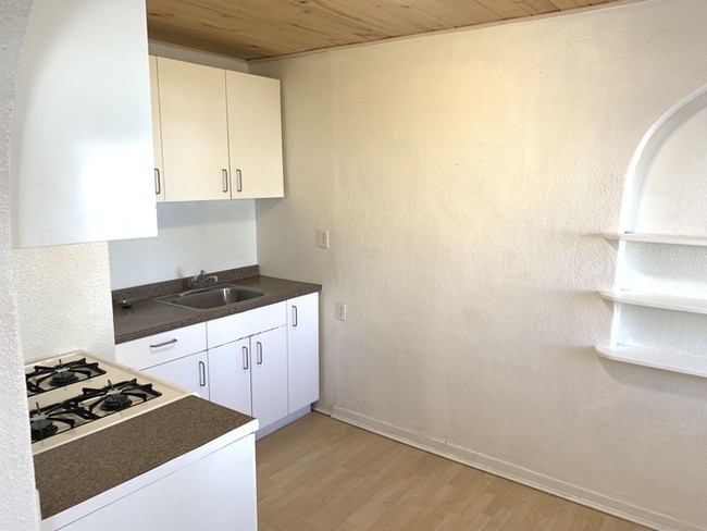 Foto del edificio - Charming 1 bed 1 bath close to CNM Campus!