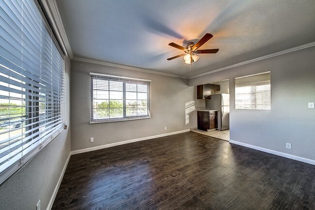 Building Photo - 420 S Maryland Pky