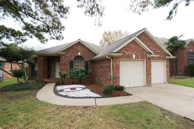 Building Photo - 15503 Clear Valley Dr