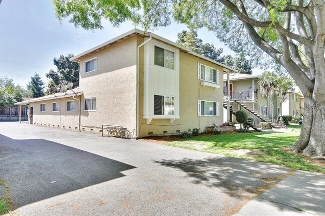 Building Photo - 1136 Ayala Dr
