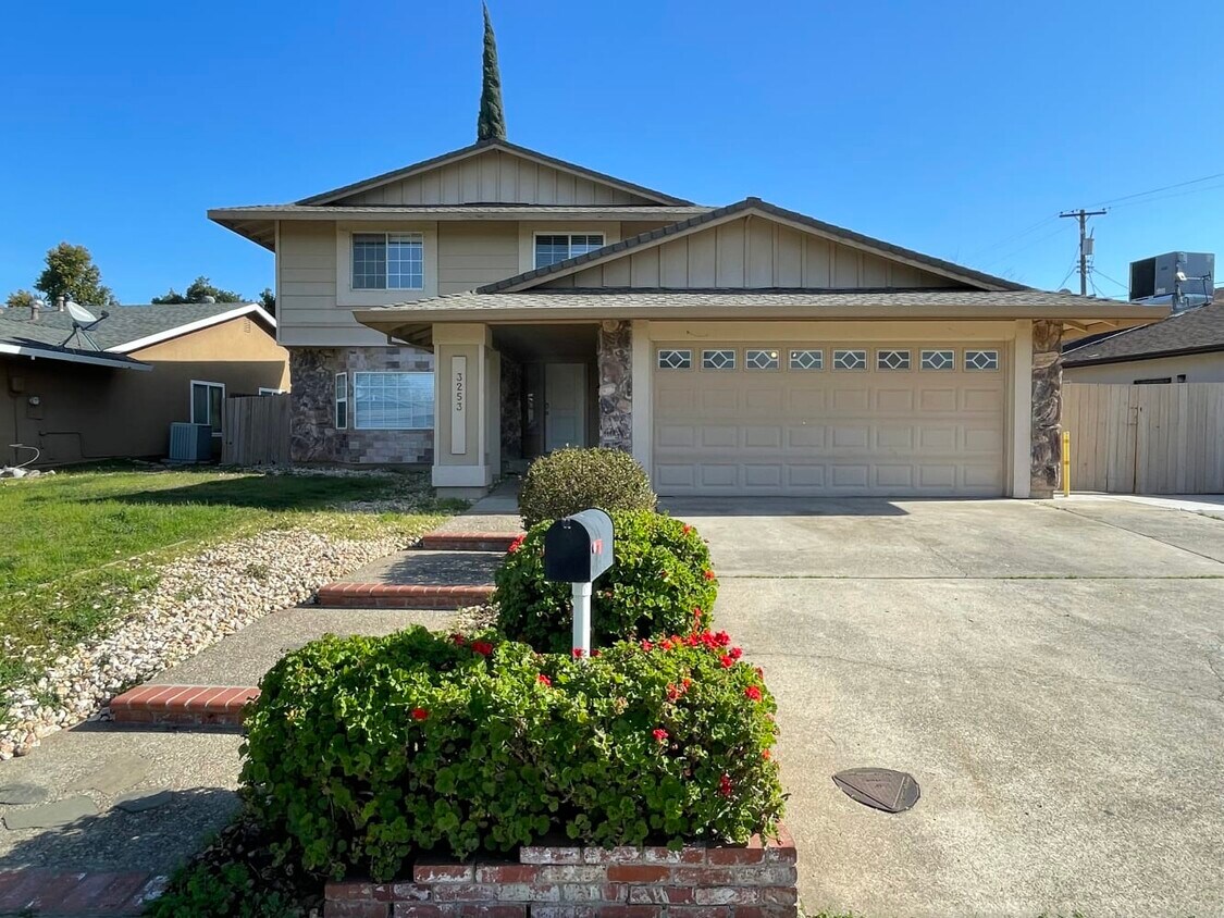 Primary Photo - 3253 Pegasus Way