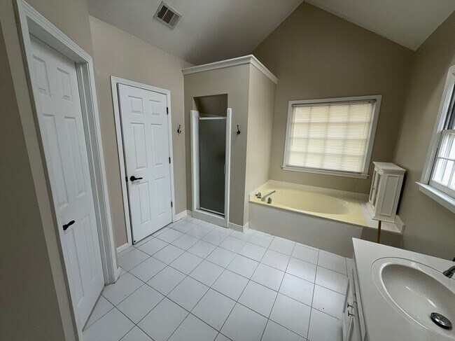 Foto del edificio - 2845 Stratfield Ct