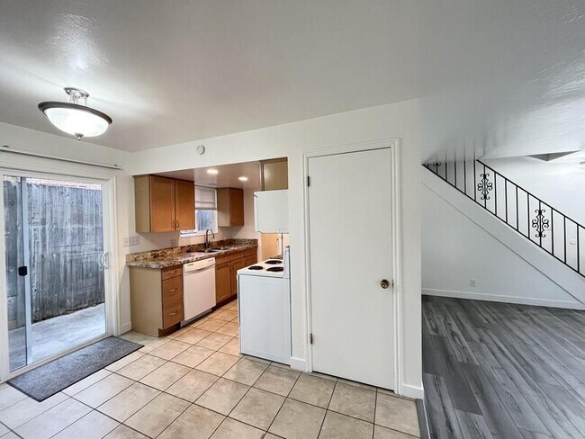 Foto del edificio - 1402 Spring Ln