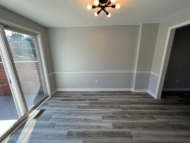 2 BR, 1.5BA TH - Bowdoin Square Apartments